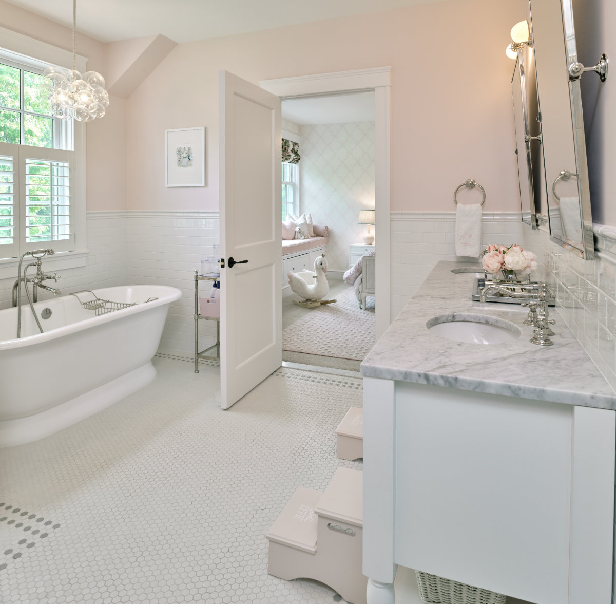 Pennsylvania Style Stone Farmhouse Children Bathroom